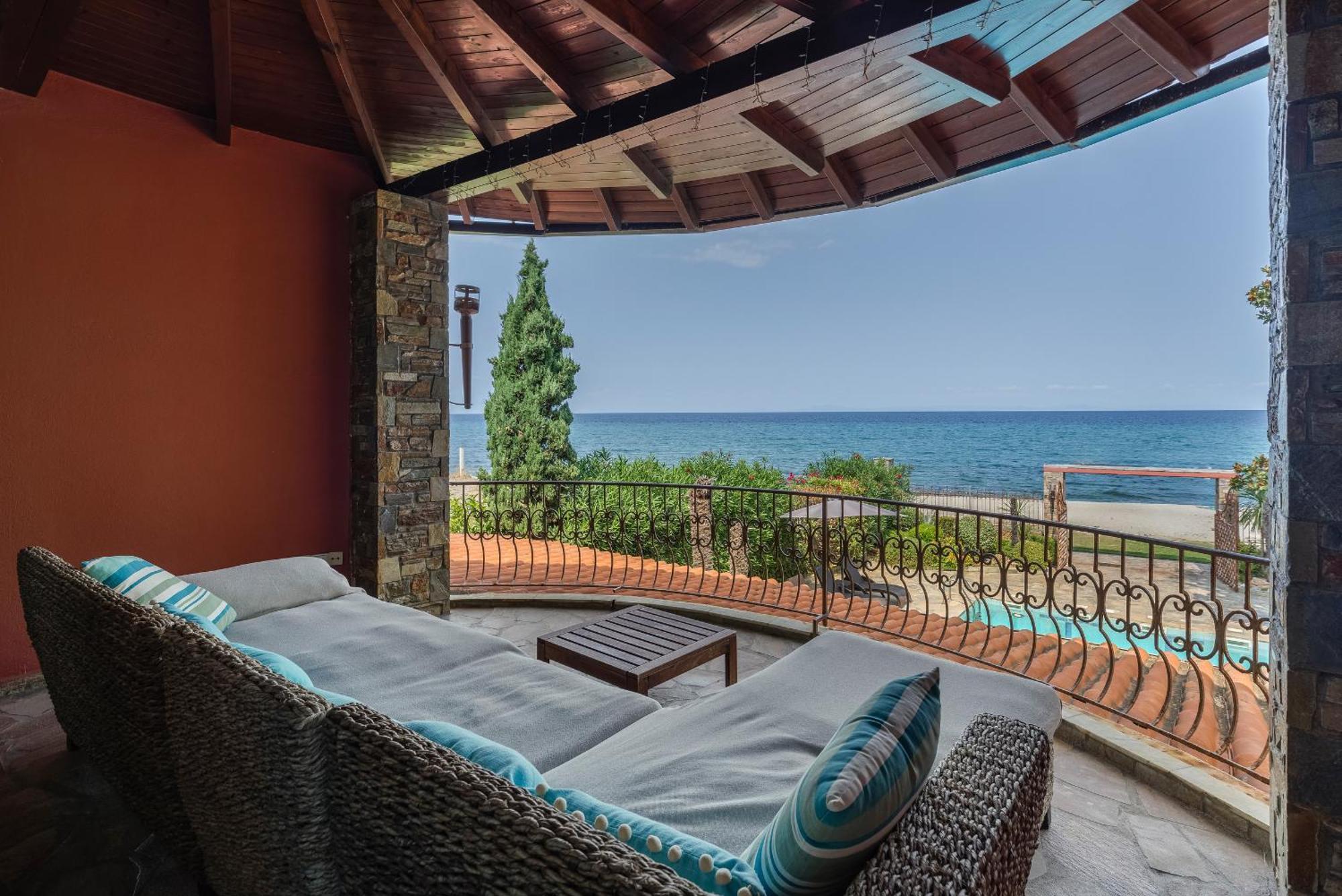 Efharis Beachfront Villa Platamonas Exterior foto