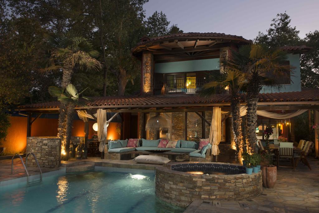 Efharis Beachfront Villa Platamonas Exterior foto